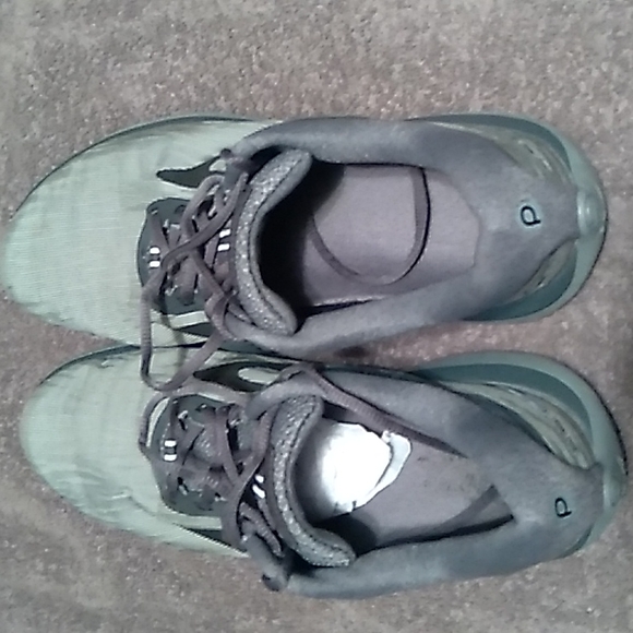 Brooks - Picture 3 of 6